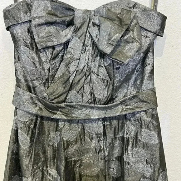 Vera Wang WHITE size 2 silver floral strapless - Picture 2 of 6
